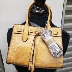 NWT TRUE VINTAGE CONVERTIBLE CROSSBODY OSTRICH EMBOSSED
